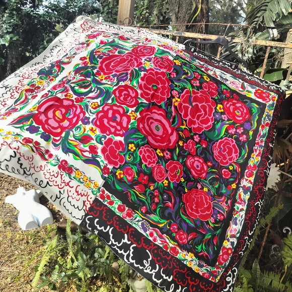 Gianni Versace 90s vintage Floral Oversized Scarf 60 in x 110 in - Picture 12 of 13